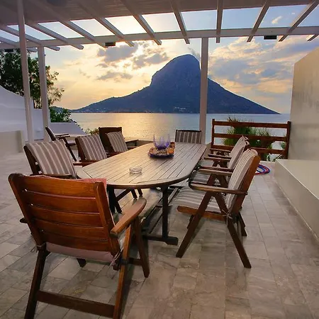 בית הארחה La Playa Boutique 4*